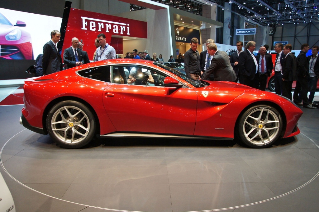 Ferrari F12berlinetta - Schnella Macchina