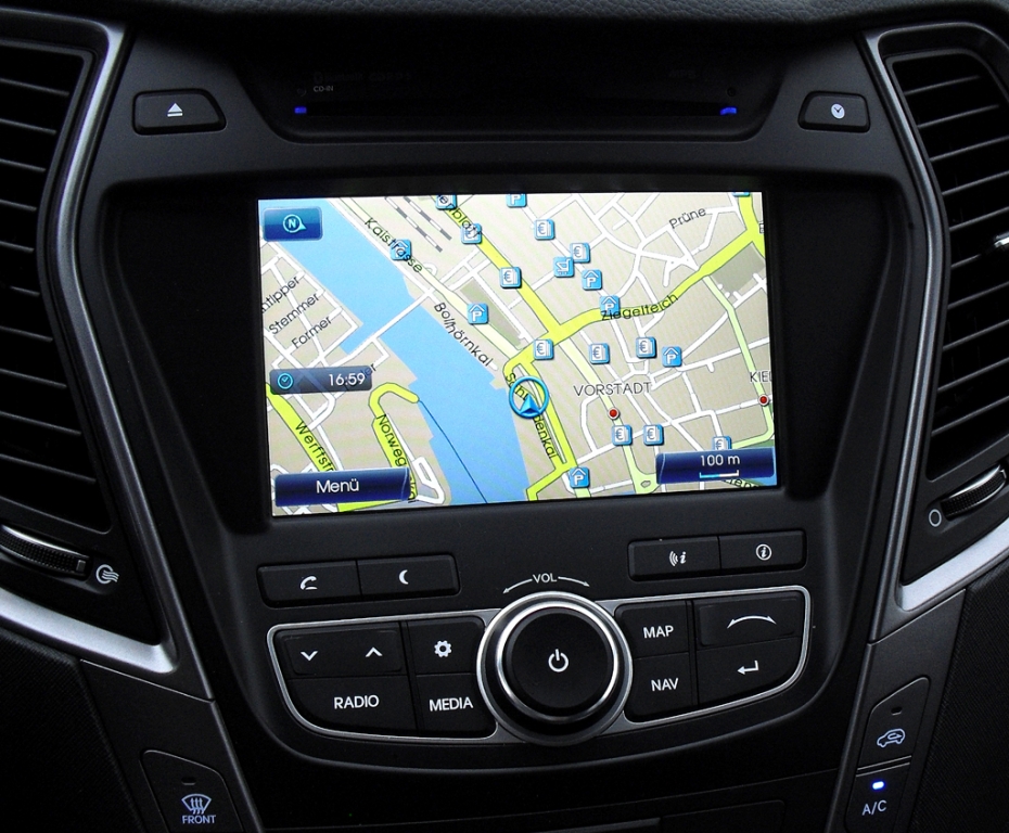 Hyundai Santa Fe: Die Navigation ist ab Ausstattungsstufe drei Standard an Bord.