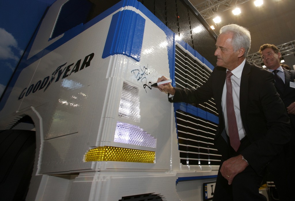 IAA 2012: Goodyear versteigert Lego-Lkw für guten Zweck
