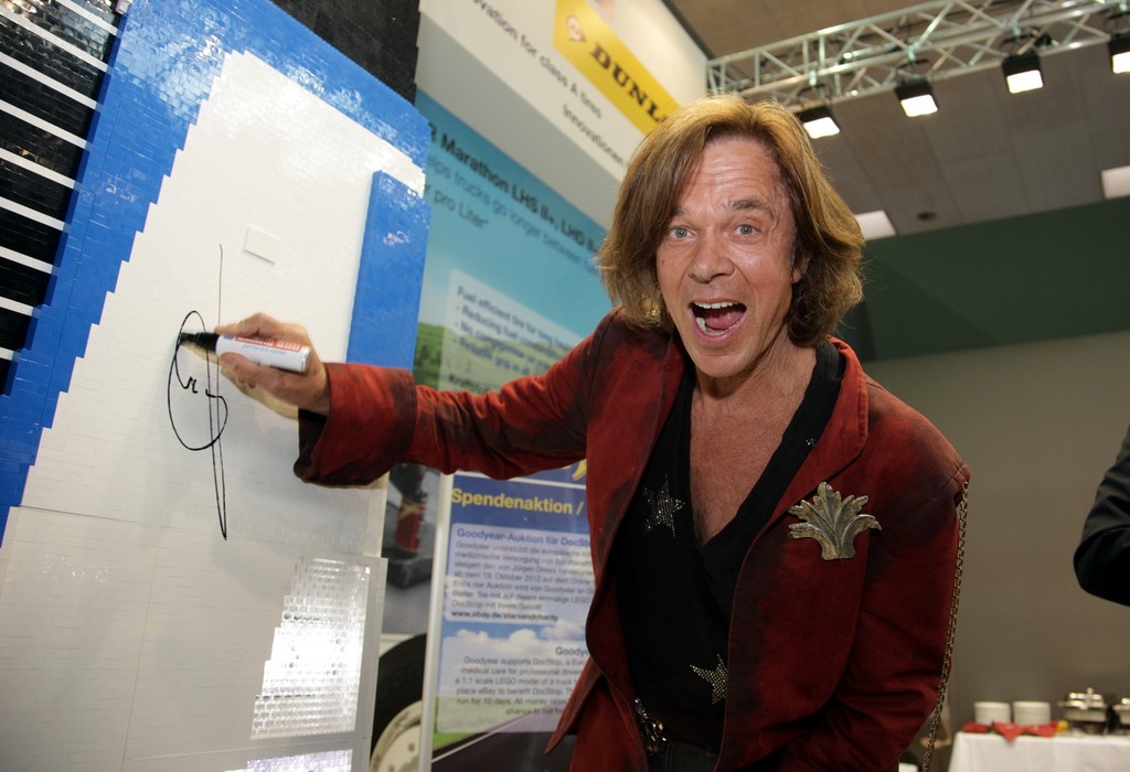 IAA 2012: Goodyear versteigert Lego-Lkw für guten Zweck