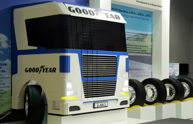 IAA Nutzfahrzeuge 2012: Goodyear versteigert Lego-Lkw für guten Zweck