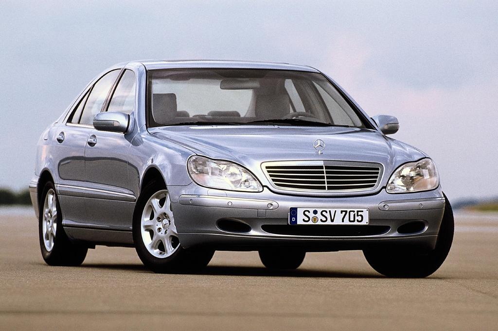 Keine Trutzburg mehr mit Peilstäben fürs Einparken, sondern eine elegante und schnittige Oberklasse-Limousine für Selbstfahrer