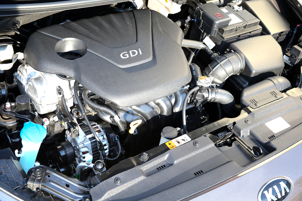 Kia Cee'd sw: Blick unter die Haube, hier beim Benzindirekteinspritzer. 
