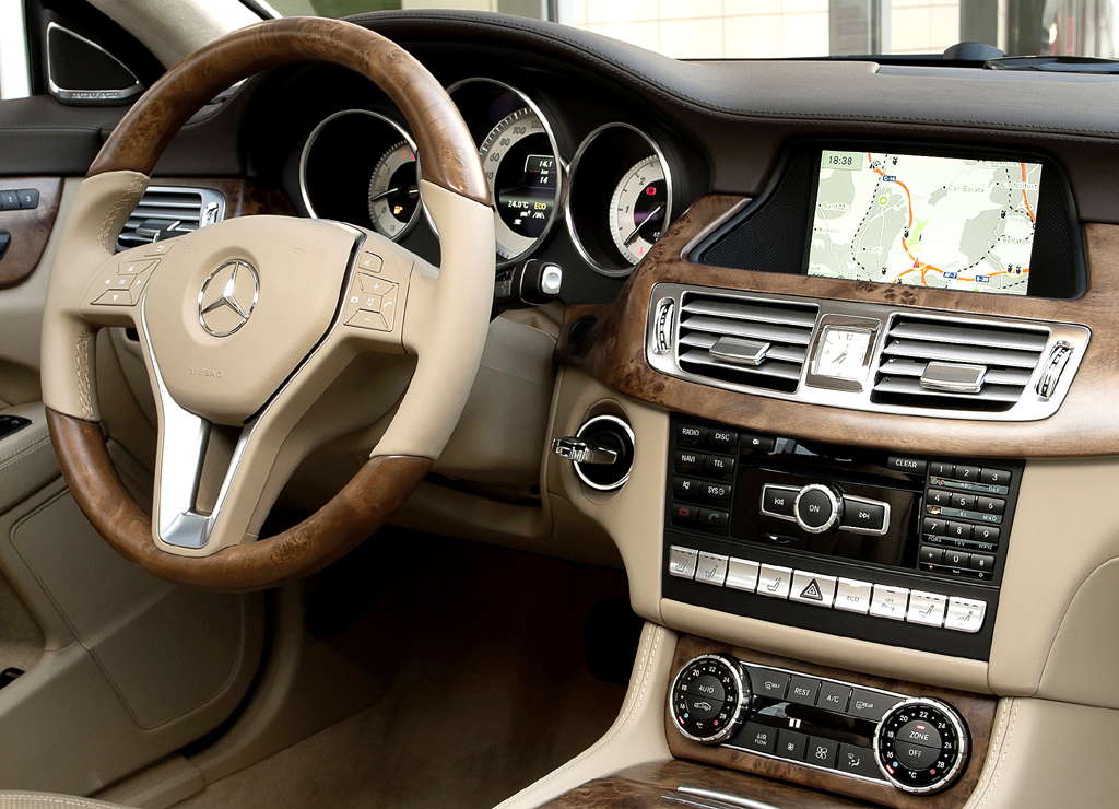 Mercedes CLS Shooting Brake: Blick ins Cockpit. 