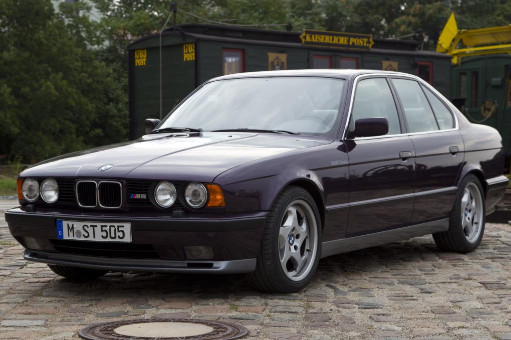 Mit dem BMW M5 auf Europatour - Vorwärts in die Vergangenheit