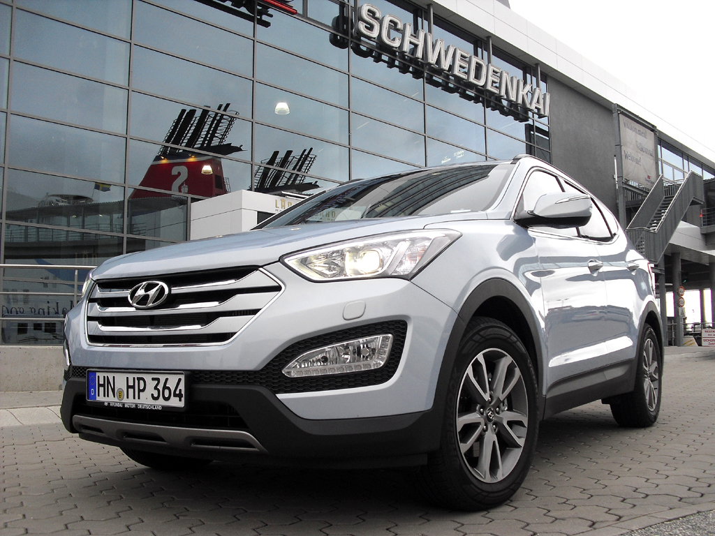Mit nach hinten wieder leicht abfallendem Dach: Hyundai Santa Fe. Fotos: Koch