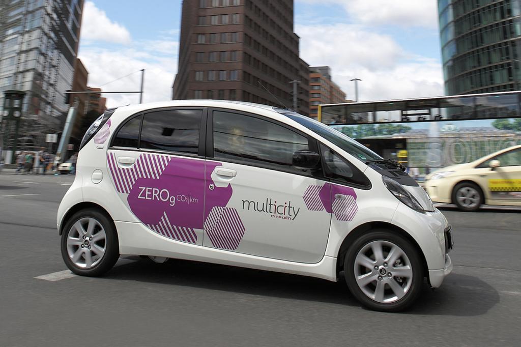 Mit seinem Mobilitätskonzept Multicity Citroen hat der Autobauer jetzt die ersten 100 E-Autos auf die Räder gestellt 