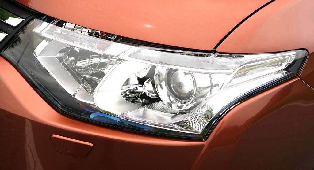Mitsubishi Outlander: Moderne Leuchteinheit vorn. 