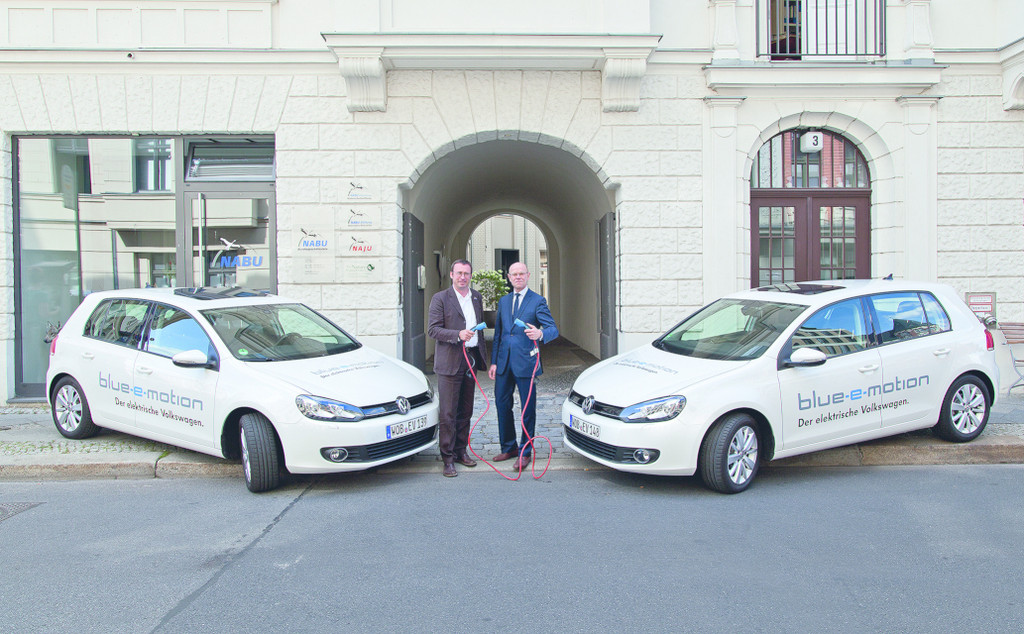 Naturschutzbund fährt VW Golf Blue-e-Motion