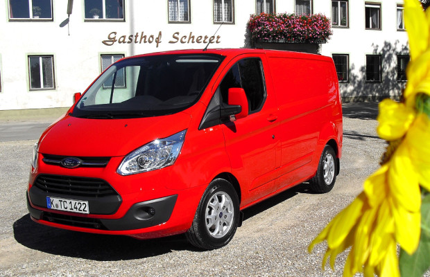 Neue Reihe, neue Ära: Mit Custom-Modellen macht Ford leichte Nutzfahrzeuge schicker