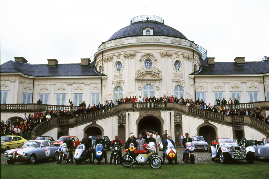 Neun Motorradweltmeister kommen zur Retromotor