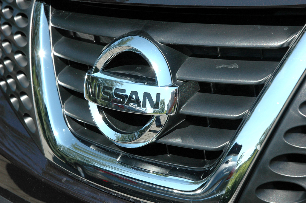 Nissan Juke: Das Markenlogo sitzt vorn mittig im Kühlergrill. 