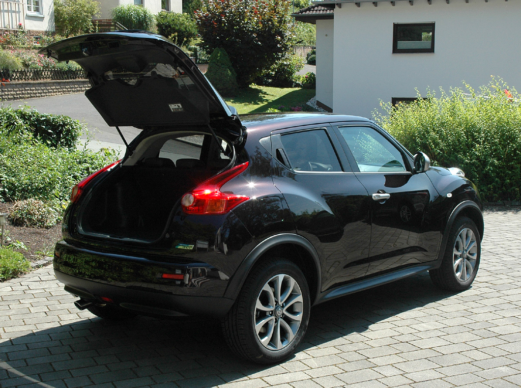 Nissan Juke: Ins Gepäckabteil passen nur 251 bis 830 Liter hinein. 