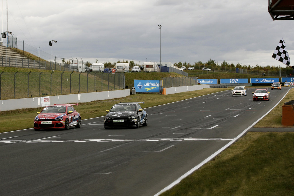 Ola Nilsson gewinnt vorzeitig den Scirocco-R-Cup