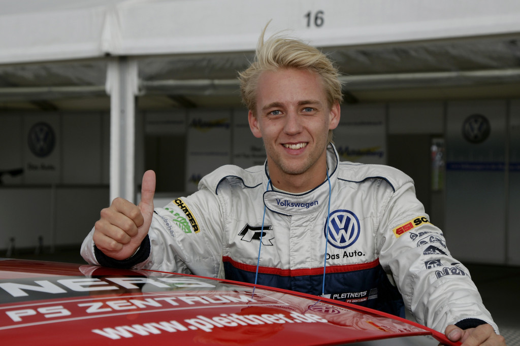 Ola Nilsson gewinnt vorzeitig den Scirocco-R-Cup