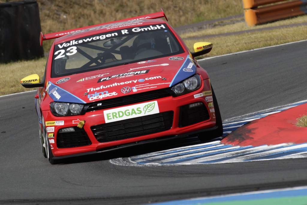 Ola Nilsson gewinnt vorzeitig den Scirocco-R-Cup