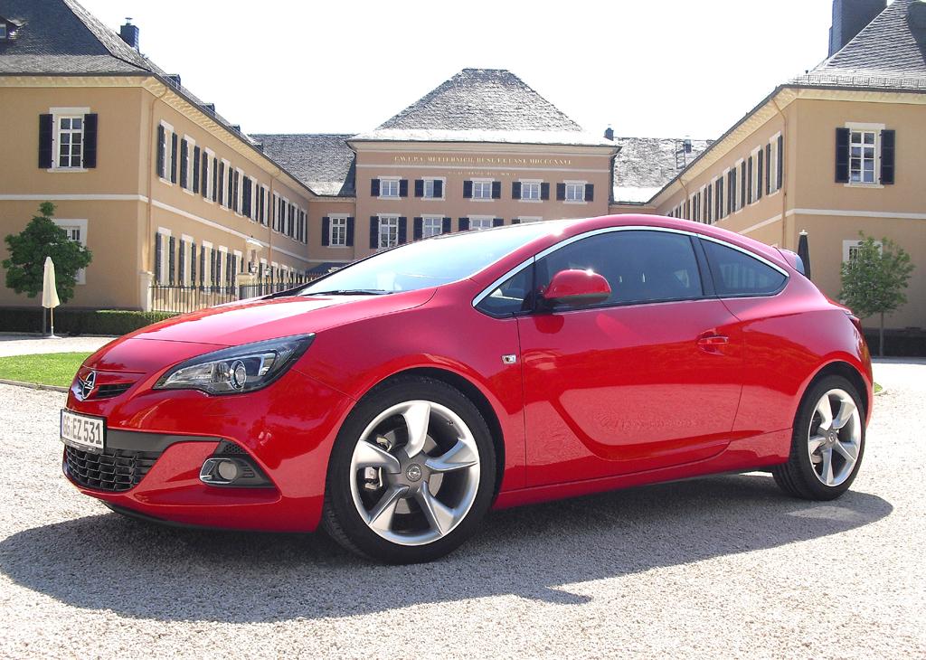Opel Astra: Auch für das GTC-Coupé ... 