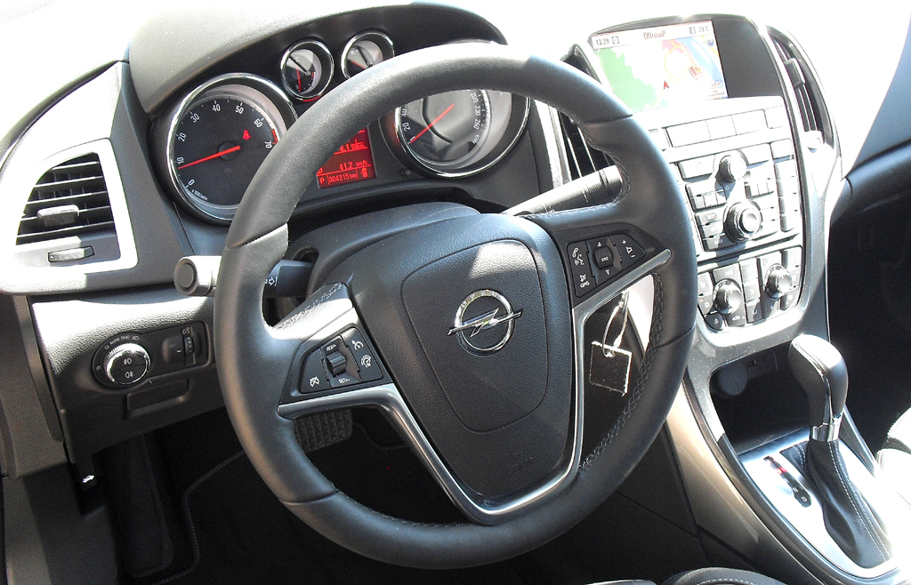 Opel Astra: Blick ins Cockpit. 