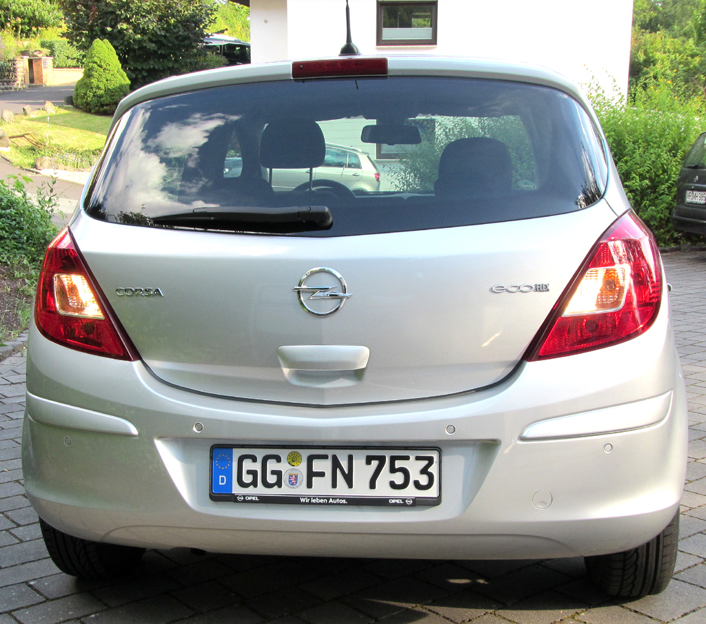 Opel Corsa LPG: Blick auf die Heckpartie. 