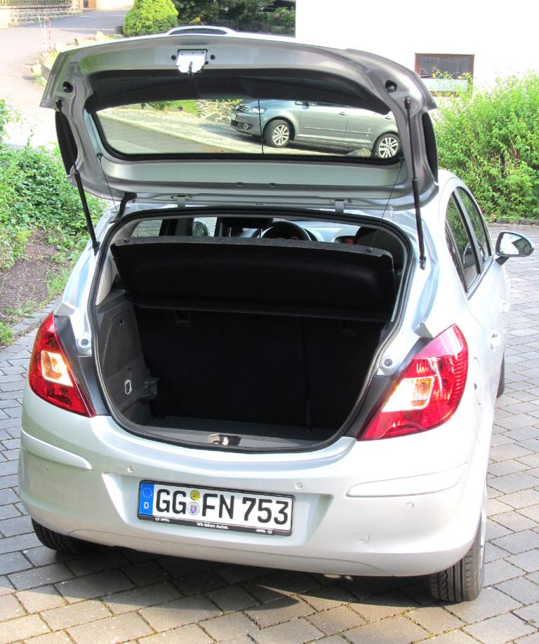 Opel Corsa LPG: Ins Gepäckabteil passen 285 bis 1100 Liter hinein. 
