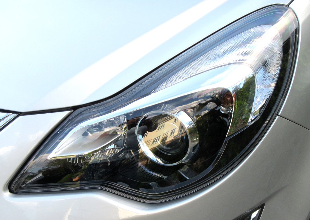 Opel Corsa LPG: Moderne Leuchteinheit vorn. 