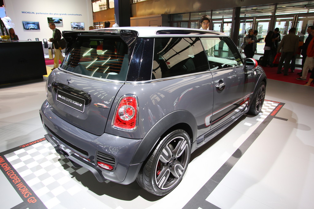 Paris 2012: 2000 Mini sind 242 km/h schnell
