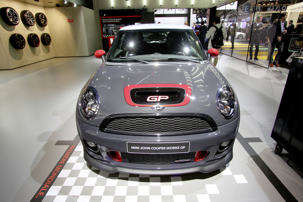 Paris 2012: 2000 Mini sind 242 km/h schnell