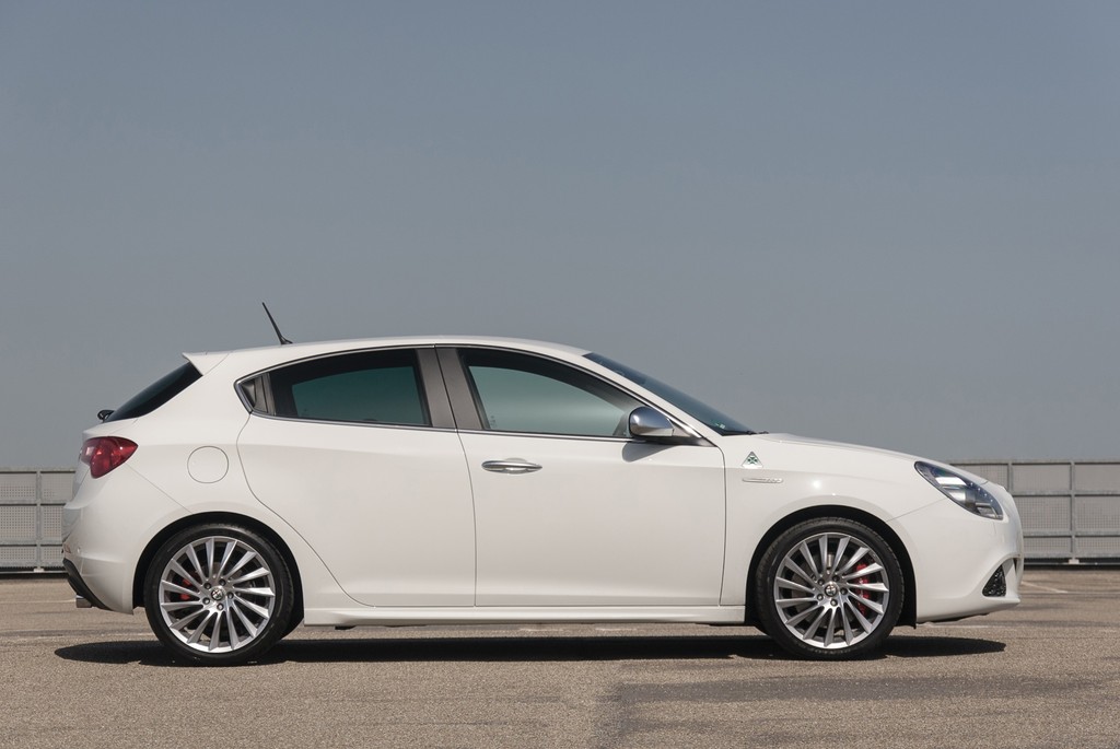 Paris 2012: Alfa Romeo zeigt neue Versionen von Mito und Giulietta