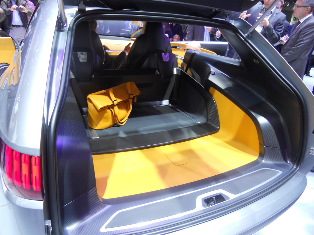 Paris 2012: Audi überrascht mit Crosslane Coupé