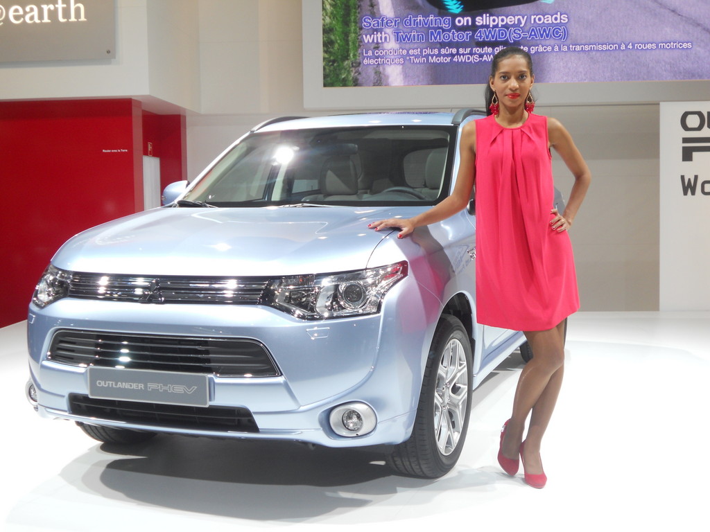 Paris 2012: Der Mitsubishi Outlander kann bald auch elektrisch