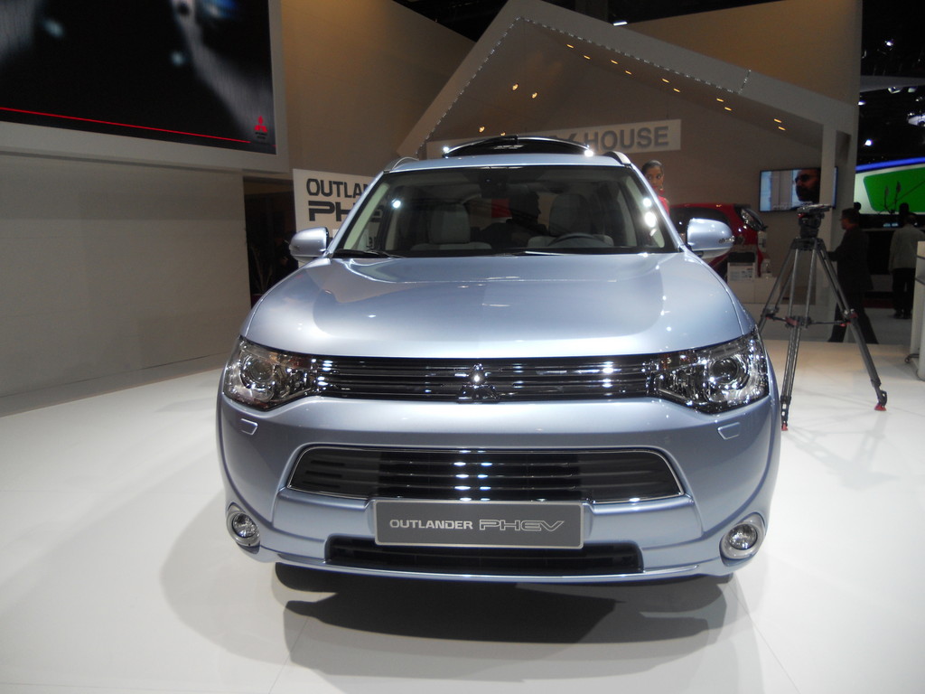 Paris 2012: Der Mitsubishi Outlander kann bald auch elektrisch