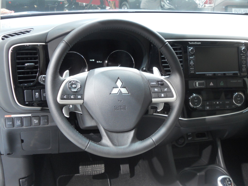 Paris 2012: Der Mitsubishi Outlander kann bald auch elektrisch