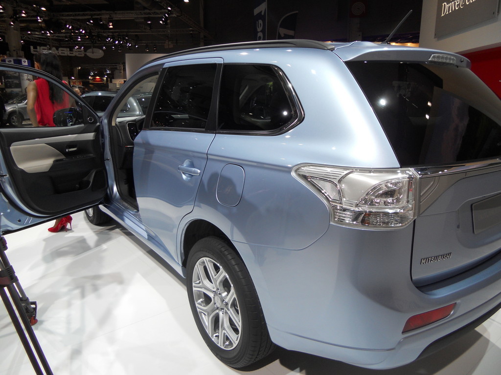 Paris 2012: Der Mitsubishi Outlander kann bald auch elektrisch