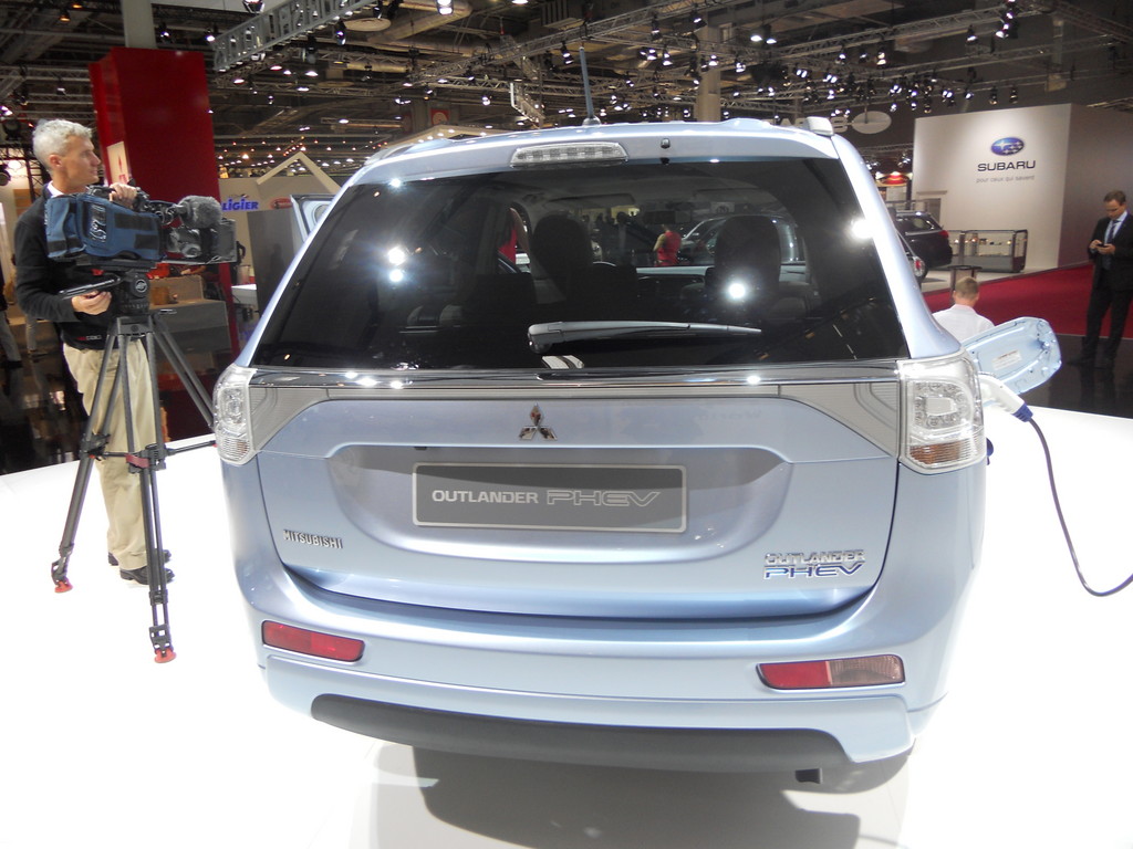 Paris 2012: Der Mitsubishi Outlander kann bald auch elektrisch