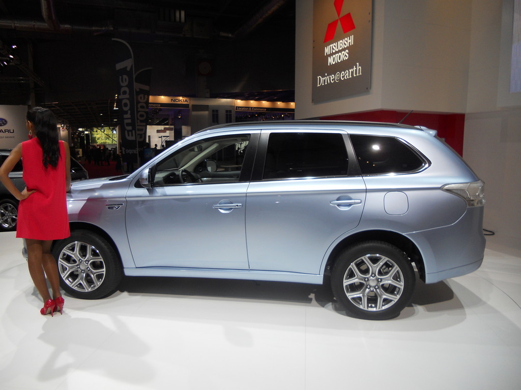 Paris 2012: Der Mitsubishi Outlander kann bald auch elektrisch
