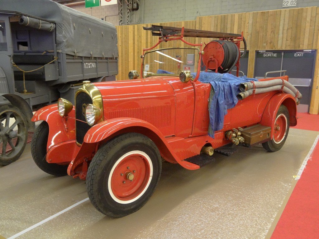 Paris 2012: Kleine Sammlung von Polizei- und Feuerwehrfahrzeugen