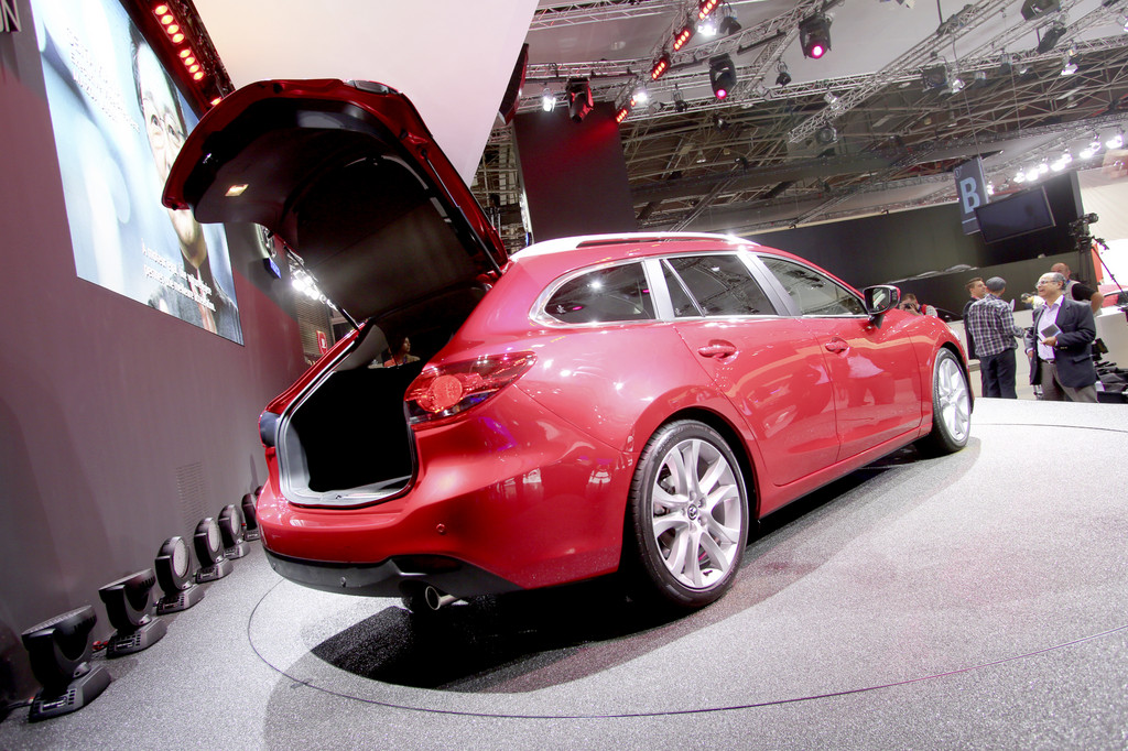 Paris 2012: Mazda6 Kombi kürzer als die Limousine