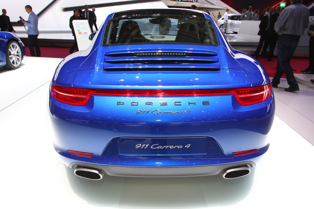 Paris 2012: Porsche entwickelt Allradantrieb für den Carrera weiter
