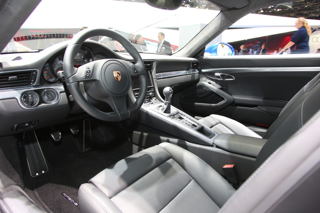 Paris 2012: Porsche entwickelt Allradantrieb für den Carrera weiter