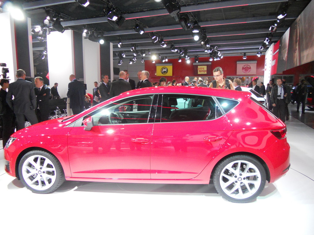 Paris 2012: Seat präsentiert komplett neuen Leon