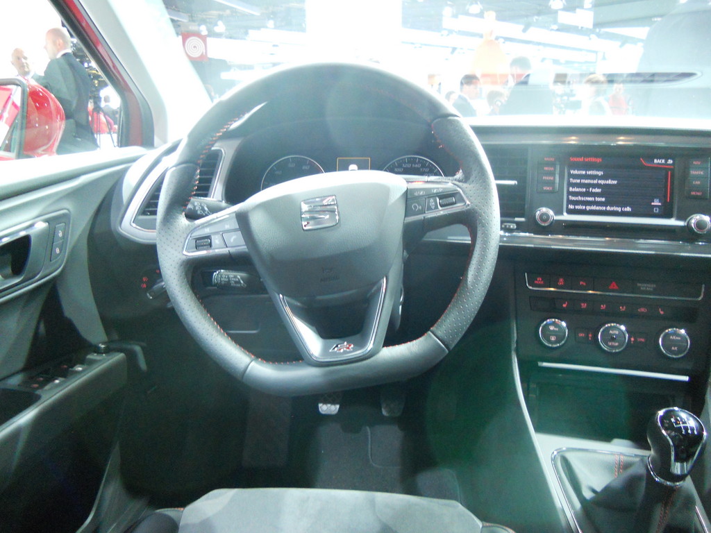Paris 2012: Seat präsentiert komplett neuen Leon