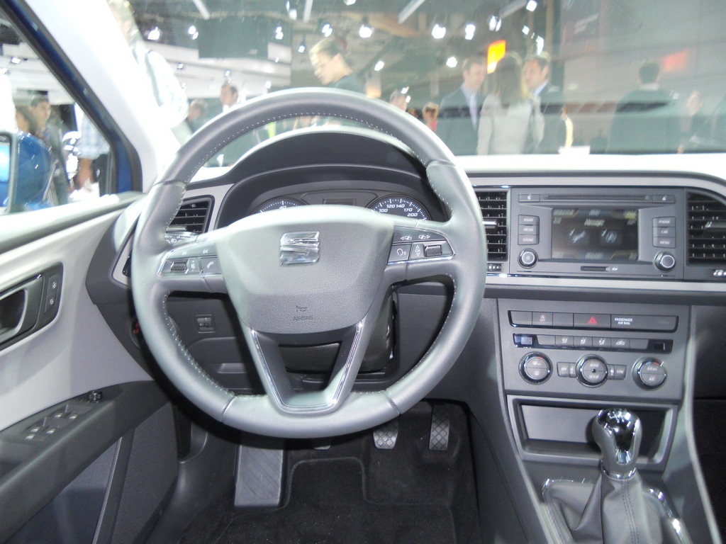 Paris 2012: Seat präsentiert komplett neuen Leon