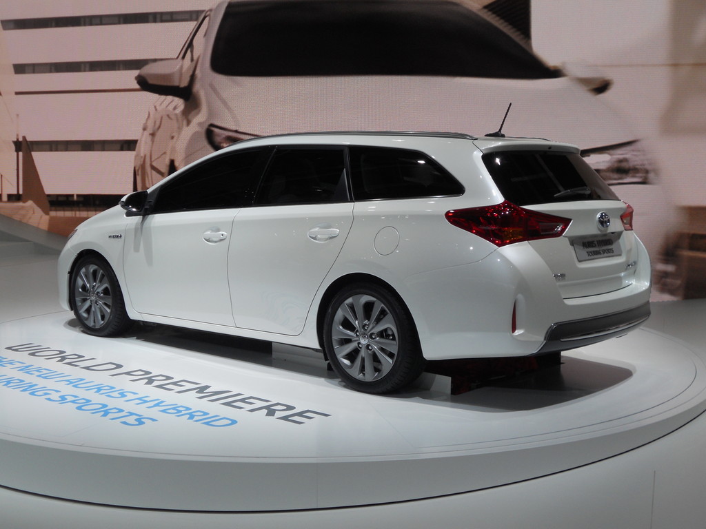 Paris 2012: Toyota Auris in dreifacher Ausführung