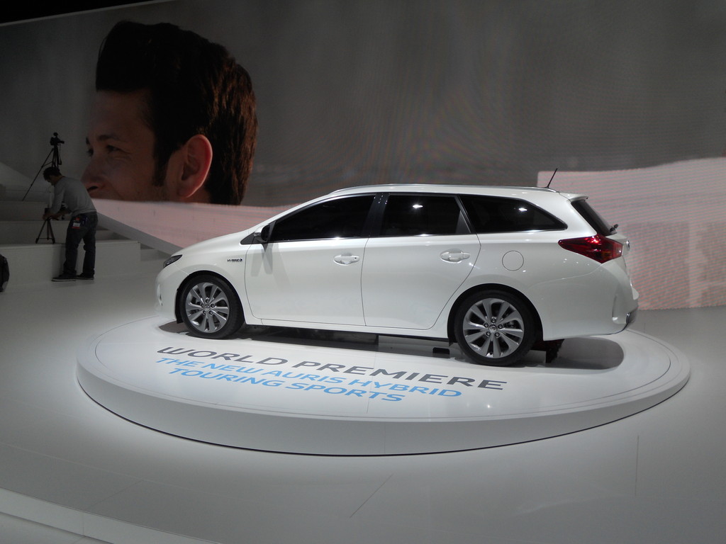 Paris 2012: Toyota Auris in dreifacher Ausführung