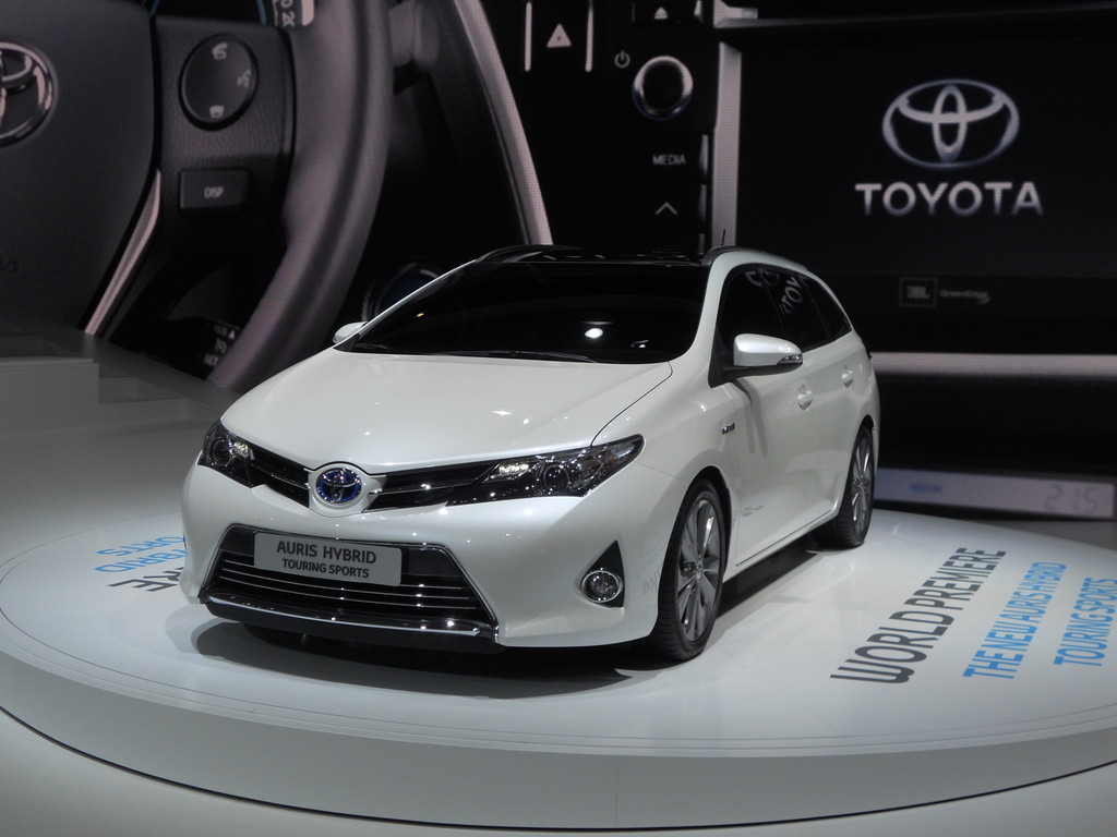 Paris 2012: Toyota Auris in dreifacher Ausführung