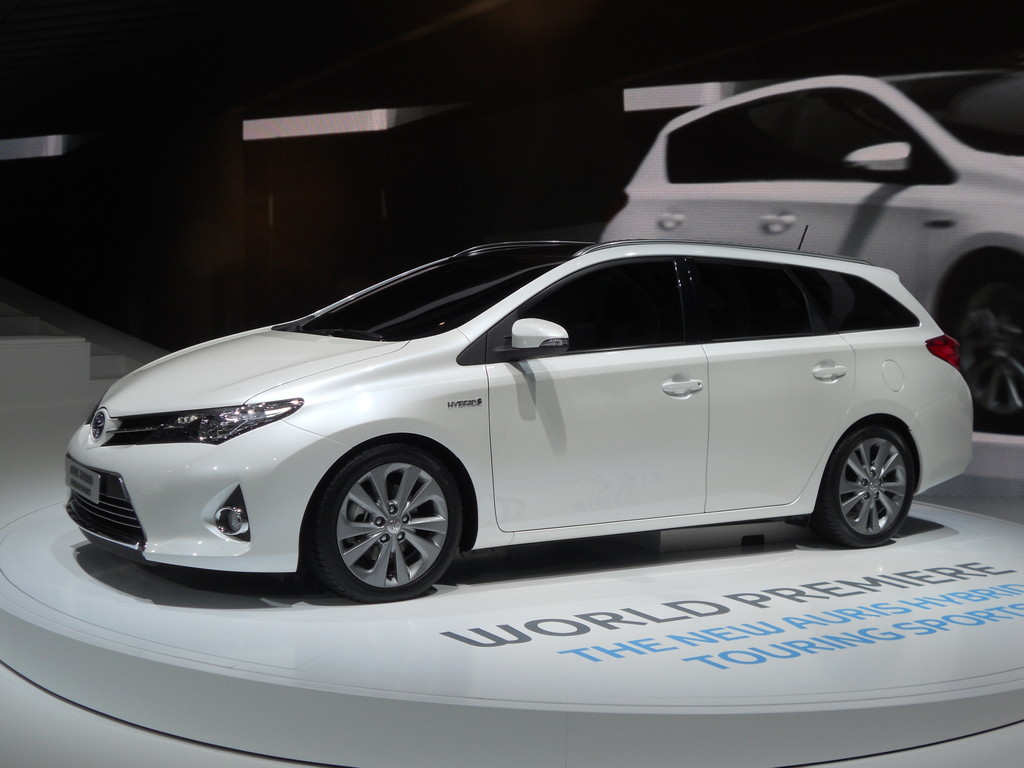 Paris 2012: Toyota Auris in dreifacher Ausführung