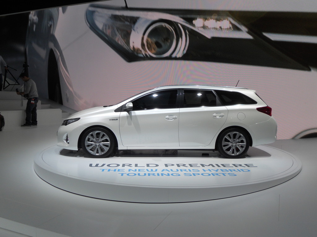 Paris 2012: Toyota Auris in dreifacher Ausführung