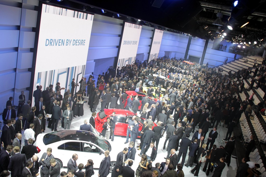 Paris 2012: Volkswagen lud schon am Vorabend zur Schau ein