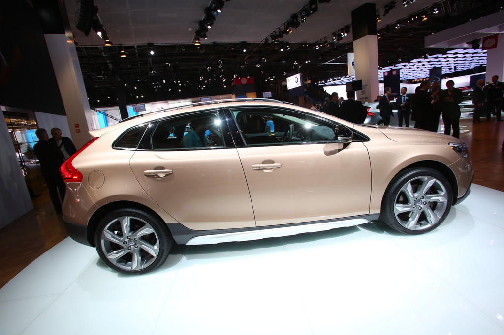 Paris 2012: Volvo zeigt den V40 Cross Country