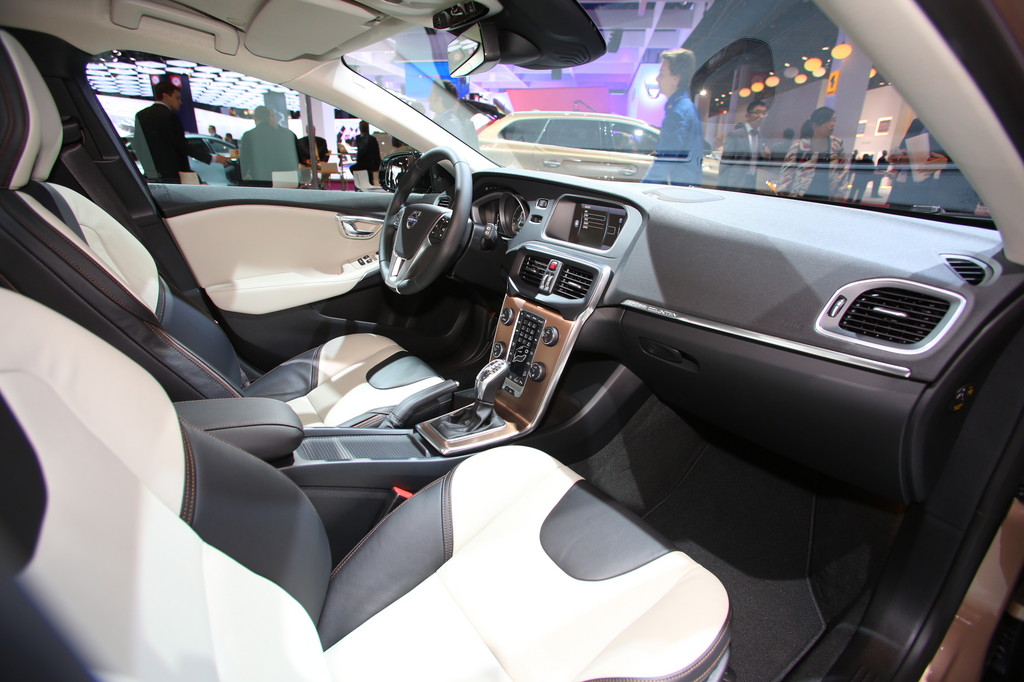 Paris 2012: Volvo zeigt den V40 Cross Country